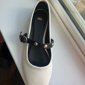 Zara Women's Cream and Black Flats with Strap NWT